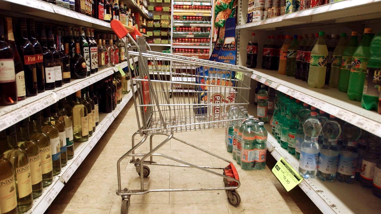 Lavoratori dei supermercati in sciopero, locali vuoti (foto di repertorio)