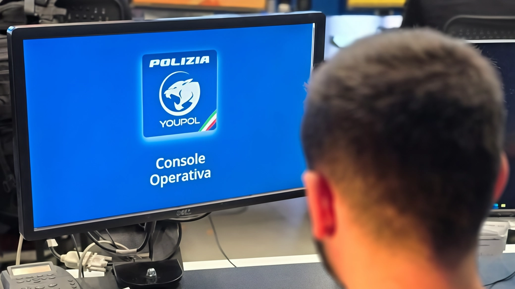 L’applicazione YouPol per smartphone, tablet e computer, nasce nel 2017 come strumento immediato di comunicazione fra cittadini e Polizia di... L’applicazione YouPol per smartphone, tablet e computer, nasce nel 2017 come strumento immediato di comunicazione fra cittadini e Polizia di...