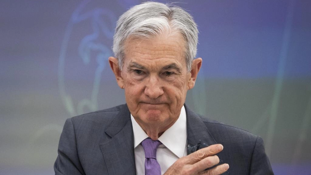 La Fed lascia i tassi fermi tra il 4,25% e il 4,50%. Previste solo due riduzioni nel 2023. Crescita USA rivista al ribasso. La Fed lascia i tassi fermi tra il 4,25% e il 4,50%. Previste solo due riduzioni nel 2023. Crescita USA rivista al ribasso.