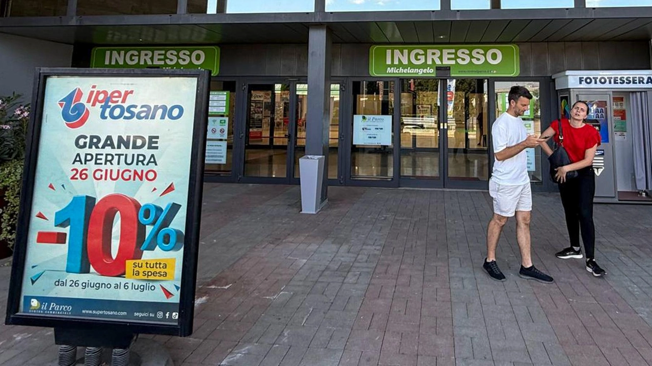 Tutto pronto per l’inaugurazione del primo punto vendita in Toscana del gruppo Ipertosano, nel centro commerciale Il Parco Tutto pronto per l’inaugurazione del primo punto vendita in Toscana del gruppo Ipertosano, nel centro commerciale Il Parco