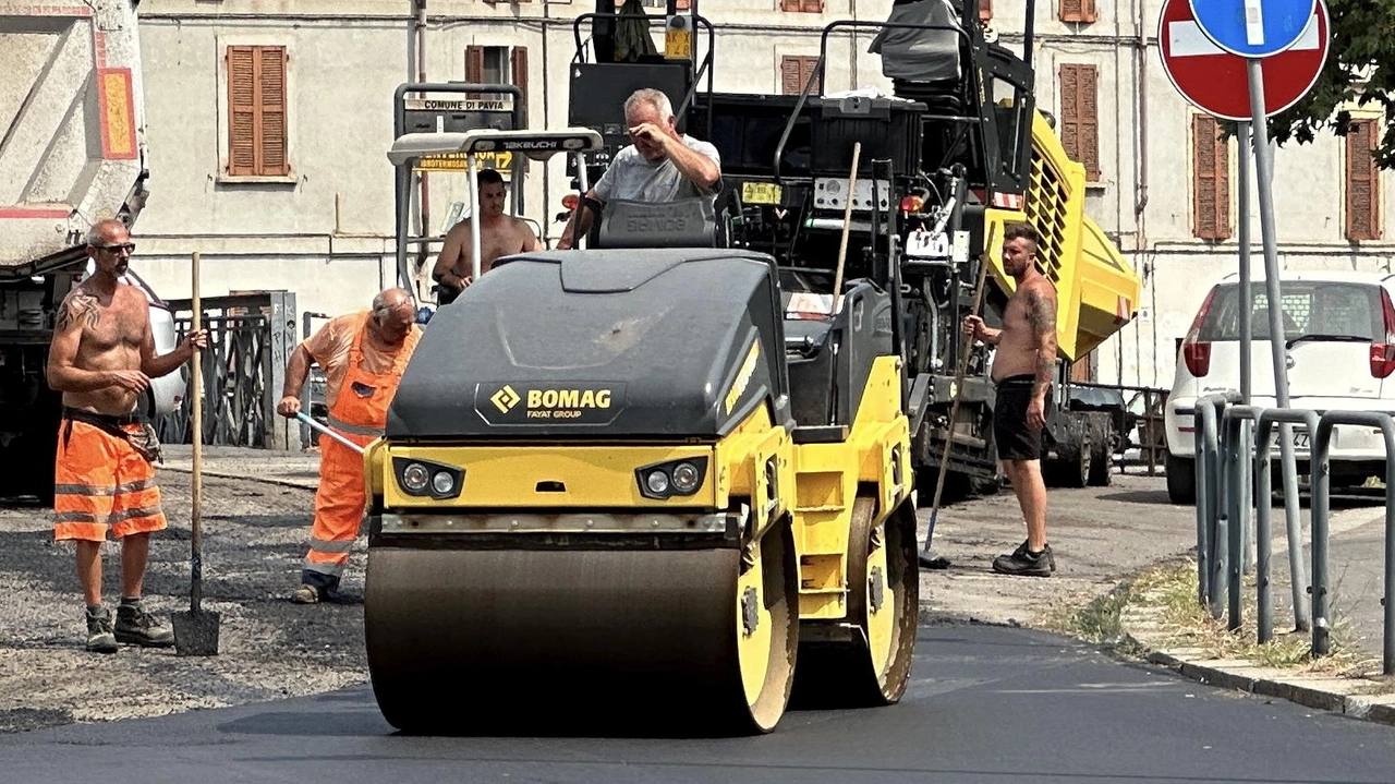 Investimento comunale di 180mila euro per rifare il manto stradale a Bagno a Ripoli. Cantieri in corso con modifiche alla viabilità e disagi temporanei. Priorità per la sicurezza e il decoro delle strade. Investimento comunale di 180mila euro per rifare il manto stradale a Bagno a Ripoli. Cantieri in corso con modifiche alla viabilità e disagi temporanei. Priorità per la sicurezza e il decoro delle strade.