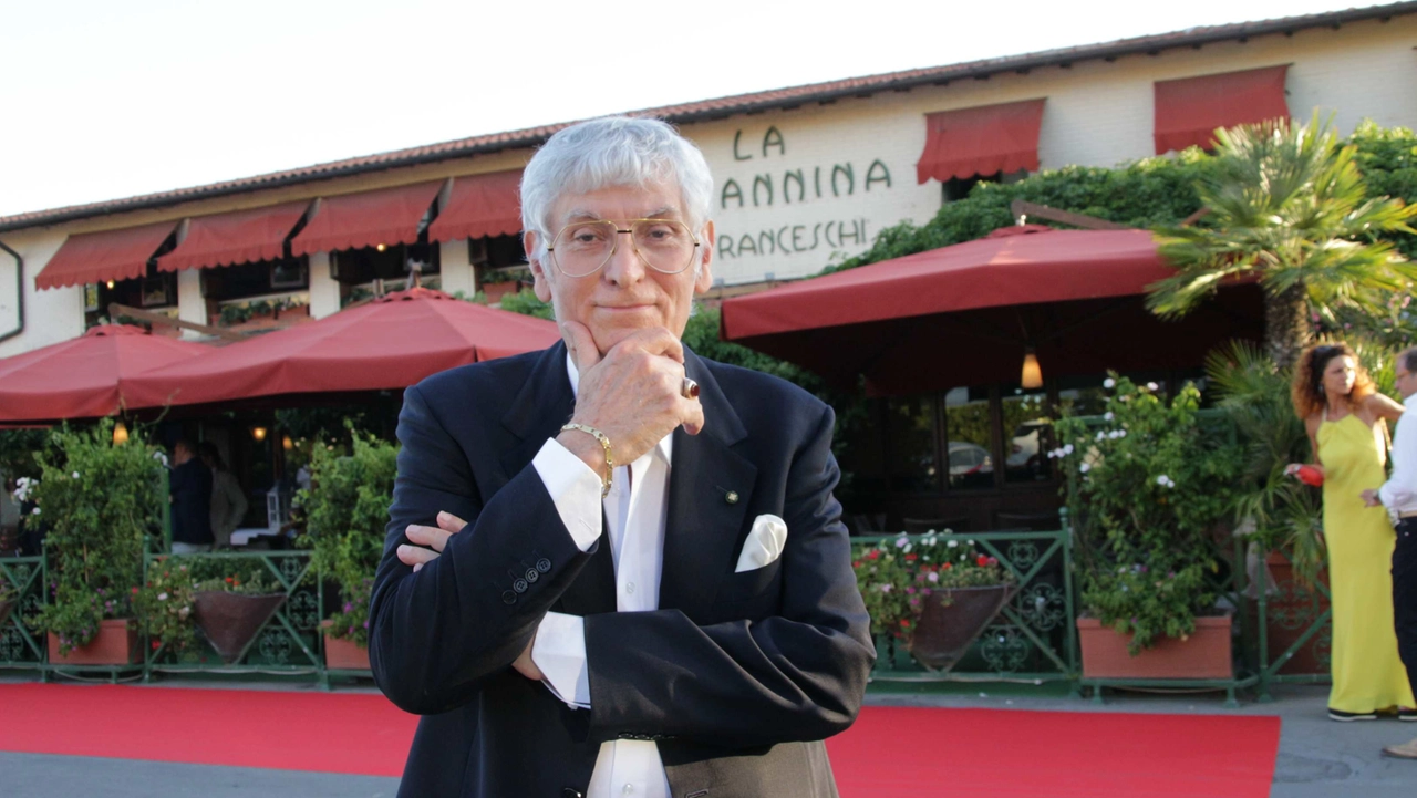 Gherardo Guidi davanti al suo storico locale: la Capannina (Foto Umicini) Gherardo Guidi davanti al suo storico locale: la Capannina (Foto Umicini)