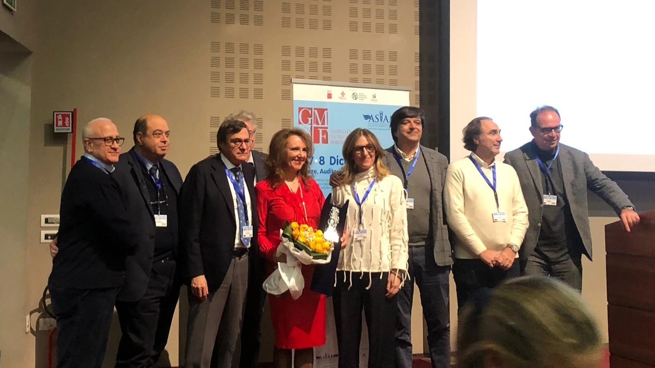 La consegna del premio i Maestri della Medicina alla professoressa Maria Elisabetta Coccia La consegna del premio i Maestri della Medicina alla professoressa Maria Elisabetta Coccia