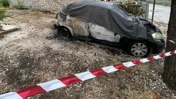L’auto della donna distrutta da un incendio le cui cause sono ancora in corso d’accertamento. La vettura è stata dissequestrata da poco L’auto della donna distrutta da un incendio le cui cause sono ancora in corso d’accertamento. La vettura è stata dissequestrata da poco
