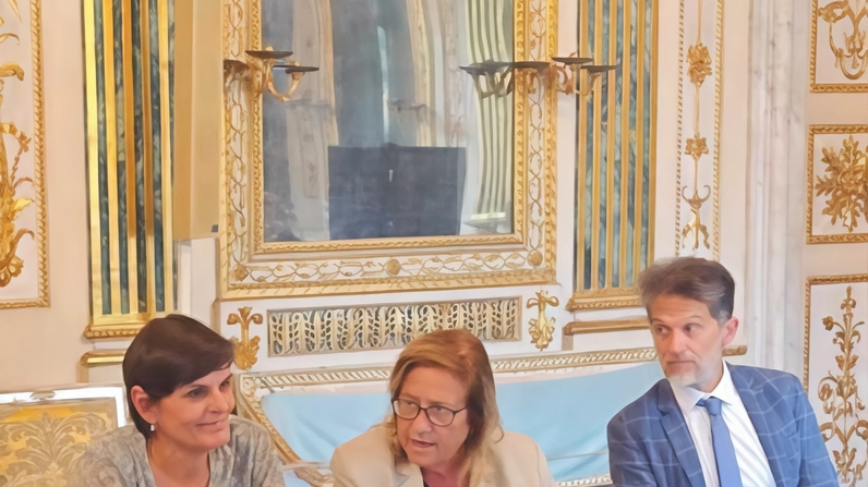 Nella Sala degli Specchi di Palazzo Orsetti si è svolto ieri l’incontro con Frassinetti Nella Sala degli Specchi di Palazzo Orsetti si è svolto ieri l’incontro con Frassinetti