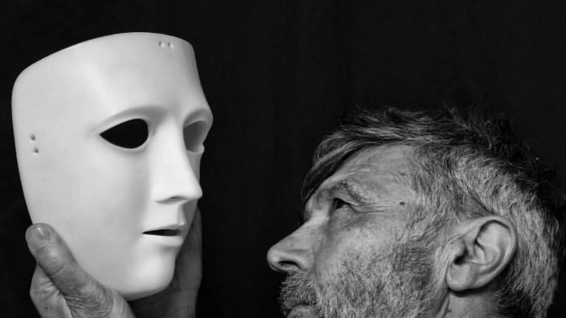 L’esposizione degli scatti dell’artista e designer sardo, ma carrarino di formazione, alla Galleria Lattanzi fino a gennaio L’esposizione degli scatti dell’artista e designer sardo, ma carrarino di formazione, alla Galleria Lattanzi fino a gennaio