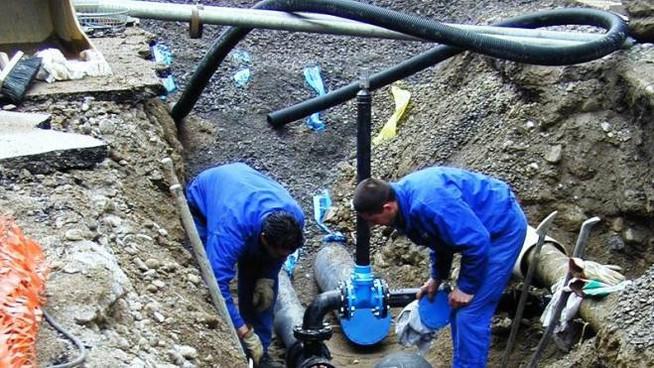 Cantiere per l’acquedotto, scatta il piano di emergenza: 10 autobotti per Prato Cantiere per l’acquedotto, scatta il piano di emergenza: 10 autobotti per Prato