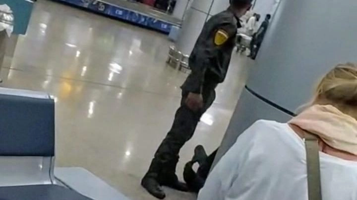Paolo, educatore 30enne: "Potrei essere espulso, appena arrivato gli agenti mi hanno seguito" Paolo, educatore 30enne: "Potrei essere espulso, appena arrivato gli agenti mi hanno seguito"