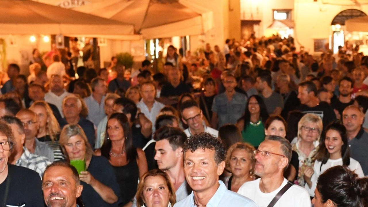 L'evento Notte Bianca a Lucca include iniziative accessibili alle persone con disabilità: concerto per non udenti e visita sensoriale per non vedenti. L'evento Notte Bianca a Lucca include iniziative accessibili alle persone con disabilità: concerto per non udenti e visita sensoriale per non vedenti.