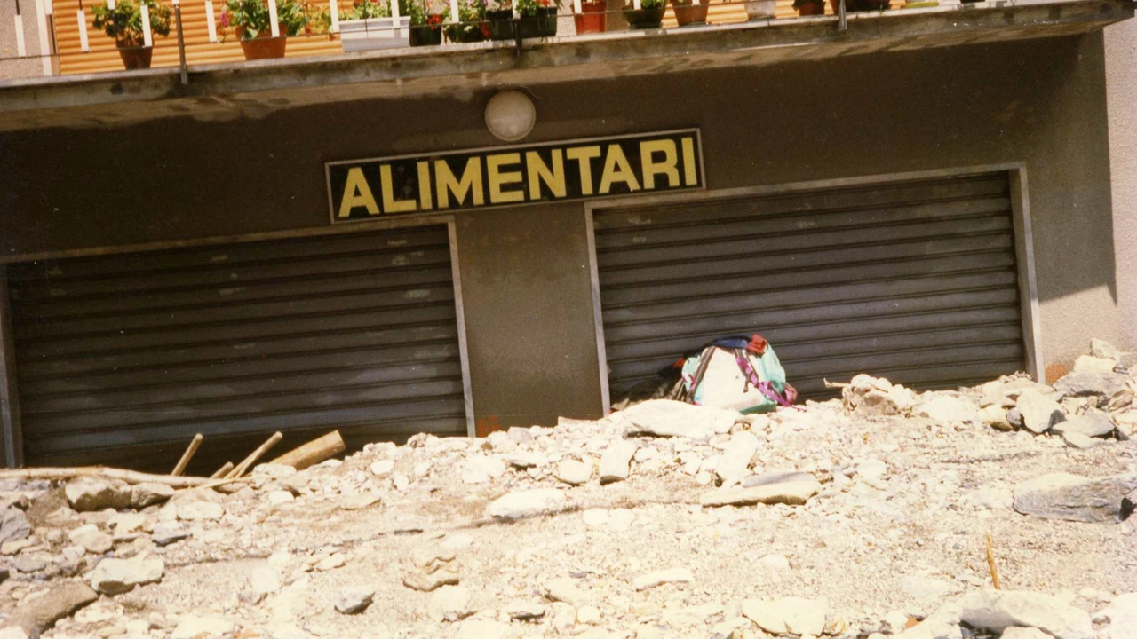L'alluvione in Alta Versilia che il 19 giugno 1996 portò morte e distruzione (foto Umicini) L'alluvione in Alta Versilia che il 19 giugno 1996 portò morte e distruzione (foto Umicini)