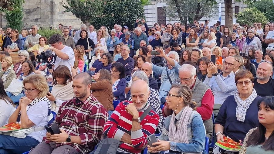 La giornata conclusiva di "Un Altro Parco in Città" a Pistoia si concentra su temi green cruciali come il cambiamento climatico, la prevenzione al seno, la scienza e la politica internazionale, e la medicina in cucina. Numerosi eventi e attività coinvolgono la comunità, promuovendo la consapevolezza e l'azione per un futuro sostenibile. La giornata conclusiva di "Un Altro Parco in Città" a Pistoia si concentra su temi green cruciali come il cambiamento climatico, la prevenzione al seno, la scienza e la politica internazionale, e la medicina in cucina. Numerosi eventi e attività coinvolgono la comunità, promuovendo la consapevolezza e l'azione per un futuro sostenibile.