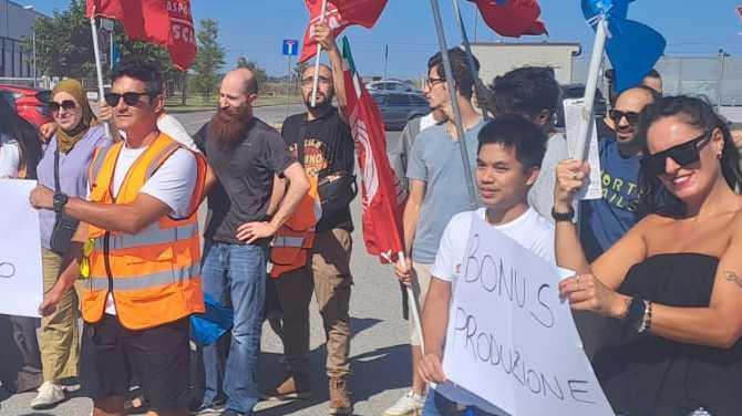 Amazon, "sciopero in massa dei lavoratori" Amazon, "sciopero in massa dei lavoratori"