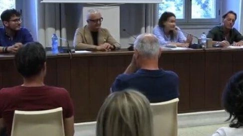 Martedì prossimo nella sala ‘David Sassoli’ a Colle Val d’Elsa è in programma un Consiglio comunale che si annuncia davvero molto caldo, dove si confronteranno maggioranza ed opposizione sui temi importanti Martedì prossimo nella sala ‘David Sassoli’ a Colle Val d’Elsa è in programma un Consiglio comunale che si annuncia davvero molto caldo, dove si confronteranno maggioranza ed opposizione sui temi importanti