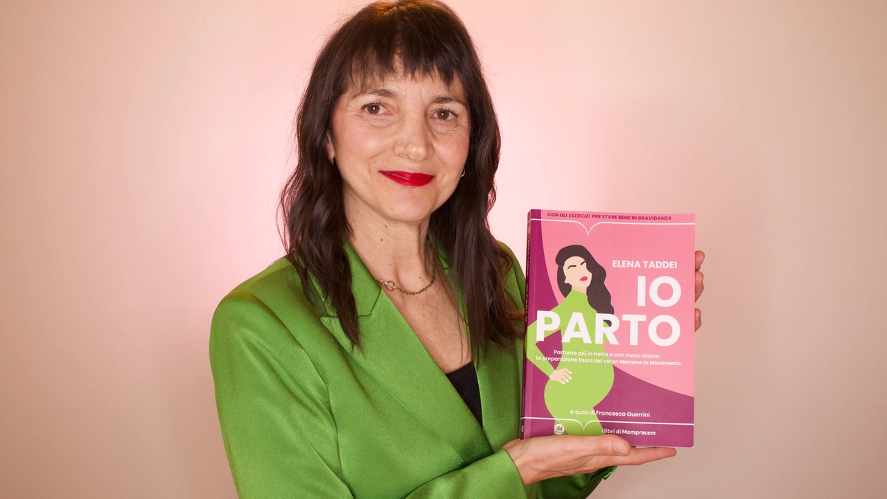 Elena Taddei con il suo libro "Io parto" Elena Taddei con il suo libro "Io parto"