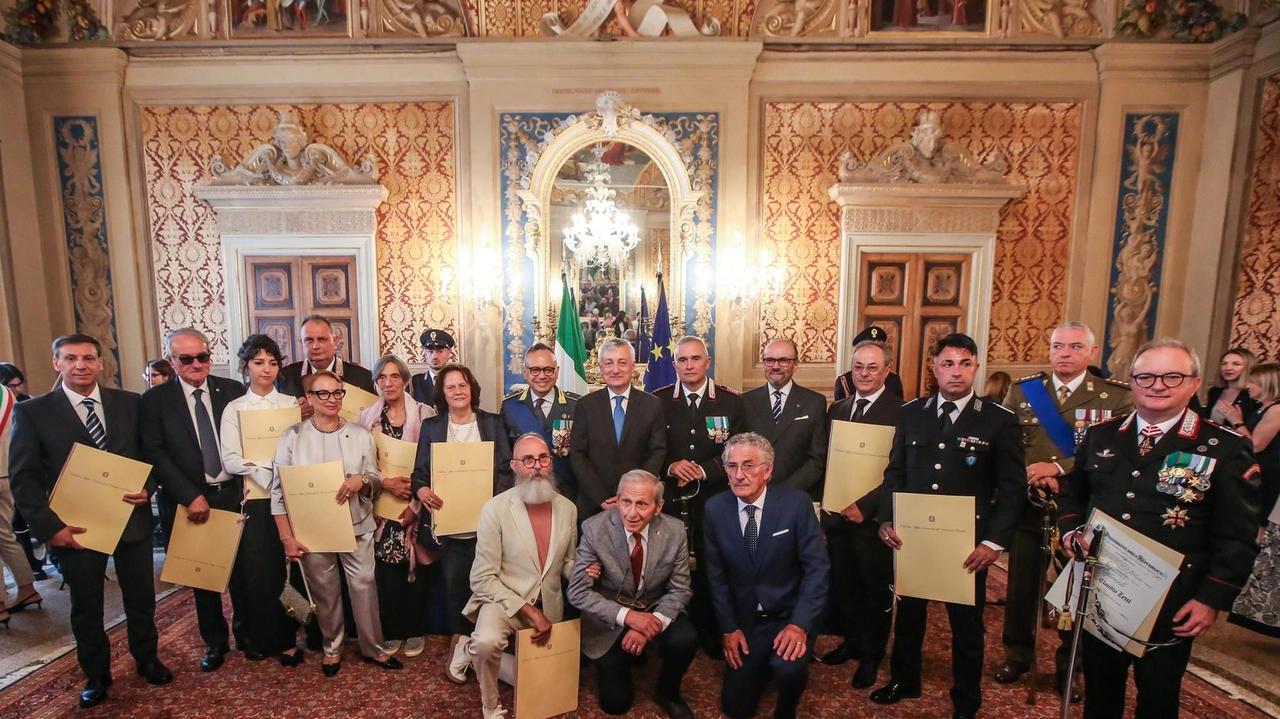 Grande emozione in Prefettura. Tra i premiati i coniugi Chianelli e la maestra Leandri. Il prefetto Zito: "Cittadini che si sono distinti in vari ambiti con estrema dedizione". .