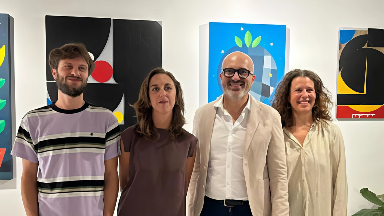 Da sinistra: Gianluca Milli e Sofia Bonacchi della Street Levels Gallery, gli assessori Giovanni Bettarini e Caterina Biti Da sinistra: Gianluca Milli e Sofia Bonacchi della Street Levels Gallery, gli assessori Giovanni Bettarini e Caterina Biti
