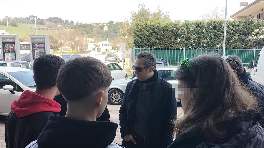 scuola al salvemini duca d8217aosta vittoria delle famiglie le seconde studieranno in sede solo le prime ai salesiani