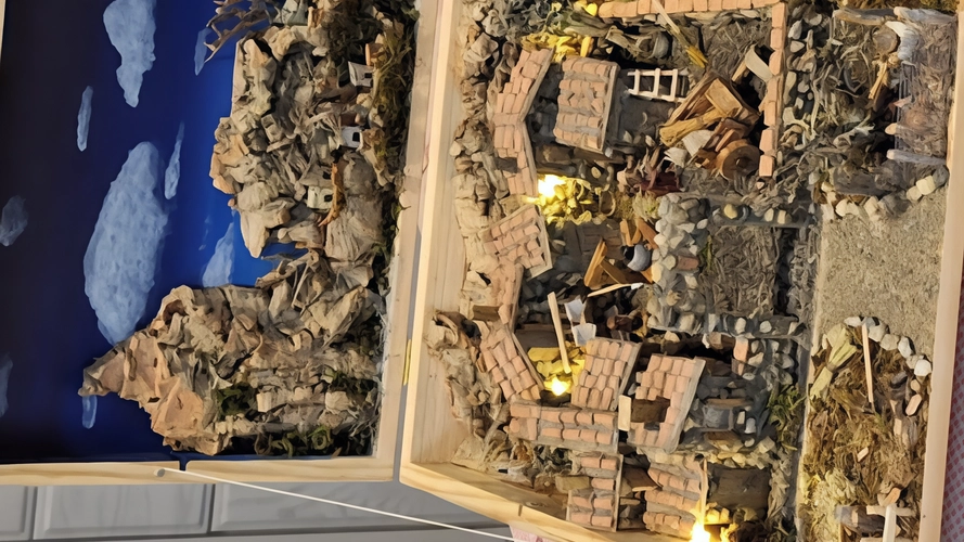 Il presepe realizzato con cura certosina da Fabrizio Vinciarelli in una scatola di legno. La premiazione al teatro Vittorino Ricci Barbini Il presepe realizzato con cura certosina da Fabrizio Vinciarelli in una scatola di legno. La premiazione al teatro Vittorino Ricci Barbini