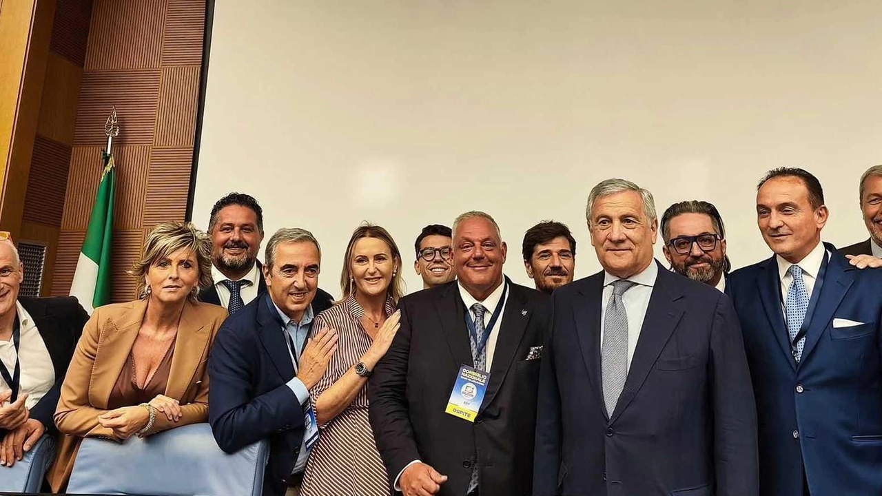 Il sindaco Vivarelli Colonna accanto al vicepremier Antonio Tajani