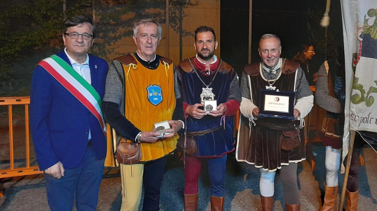 Il. torneo Bai 2024. Da sinistra il sindaco Innocenti, Francesco Alessandrini, Andrea Giovagnini e il presidente Stefano Tarducci