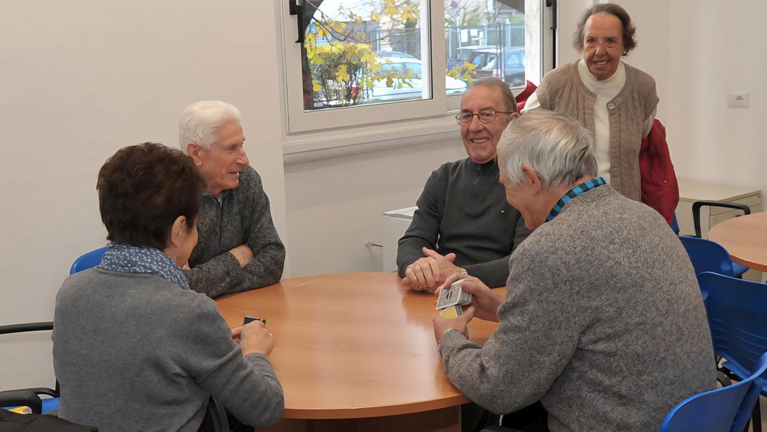Rete solidarietà, telefono muto: "Squilla, ma nessuno risponde. Così ci sentiamo abbandonati" Rete solidarietà, telefono muto: "Squilla, ma nessuno risponde. Così ci sentiamo abbandonati"