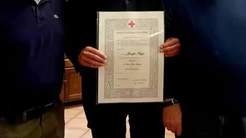 SORANO La Croce rossa ha consegnato la Croce di anzianità firmata dal presidente nazionale Rosario Valastro al luogotenente dei... SORANO La Croce rossa ha consegnato la Croce di anzianità firmata dal presidente nazionale Rosario Valastro al luogotenente dei...