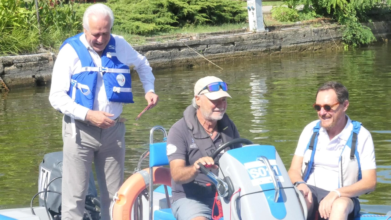 Il governatore della Toscana Eugenio Giani domenica scorsa ha fatto visita al Circolo velico di Torre del Lago Il governatore della Toscana Eugenio Giani domenica scorsa ha fatto visita al Circolo velico di Torre del Lago