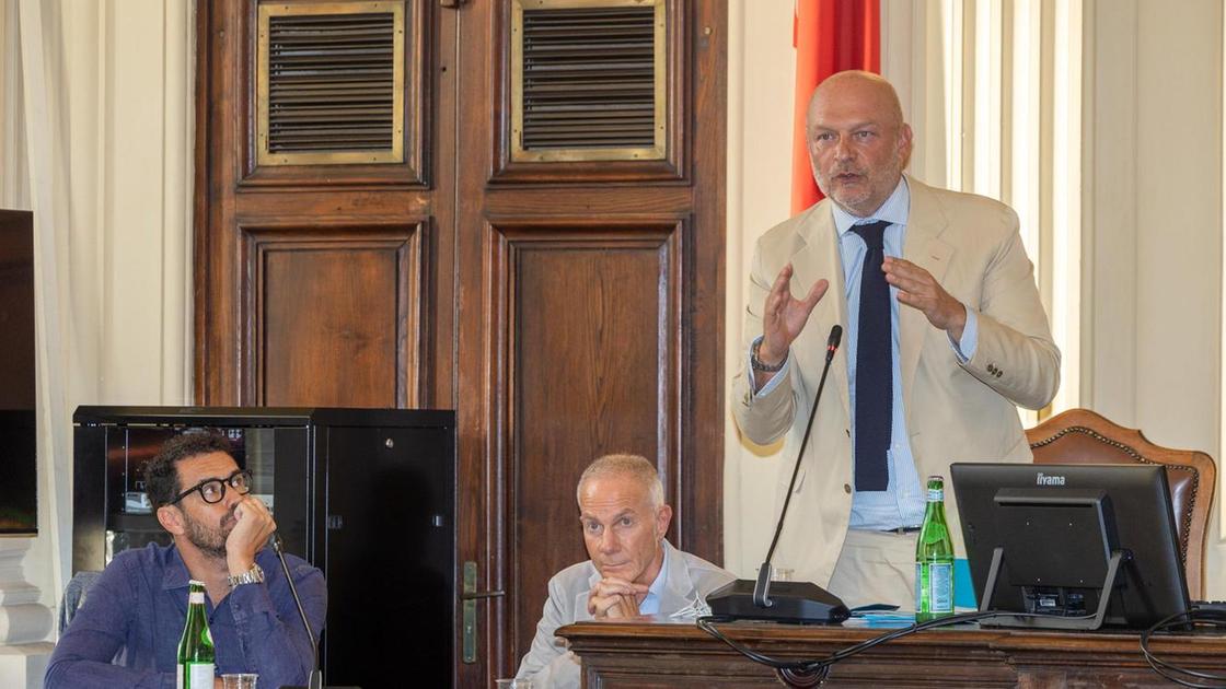 https://www.lanazione.it/image-service/view/acePublic/alias/contentid/ZDZmMGU2YmQtNmMzYi00/0/fondi-per-lavori-pubblici-trovati-cinque-milioni-per-viabilita-e-verde.jpeg?f=16:9&w=1200&h=630