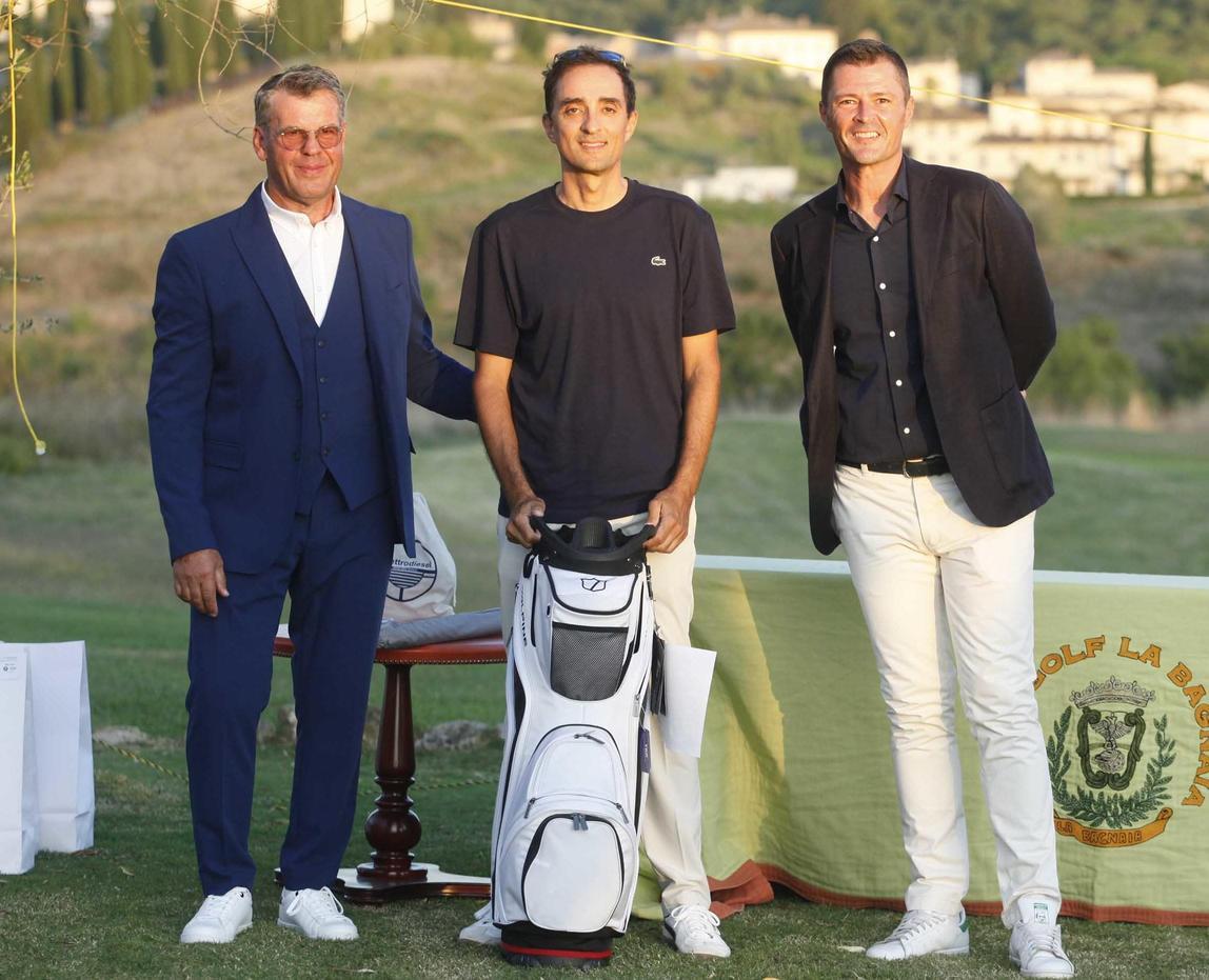 Golf spettacolo a La Bagnaia. In 95 al Torneo Bmw Mini Service Golf spettacolo a La Bagnaia. In 95 al Torneo Bmw Mini Service