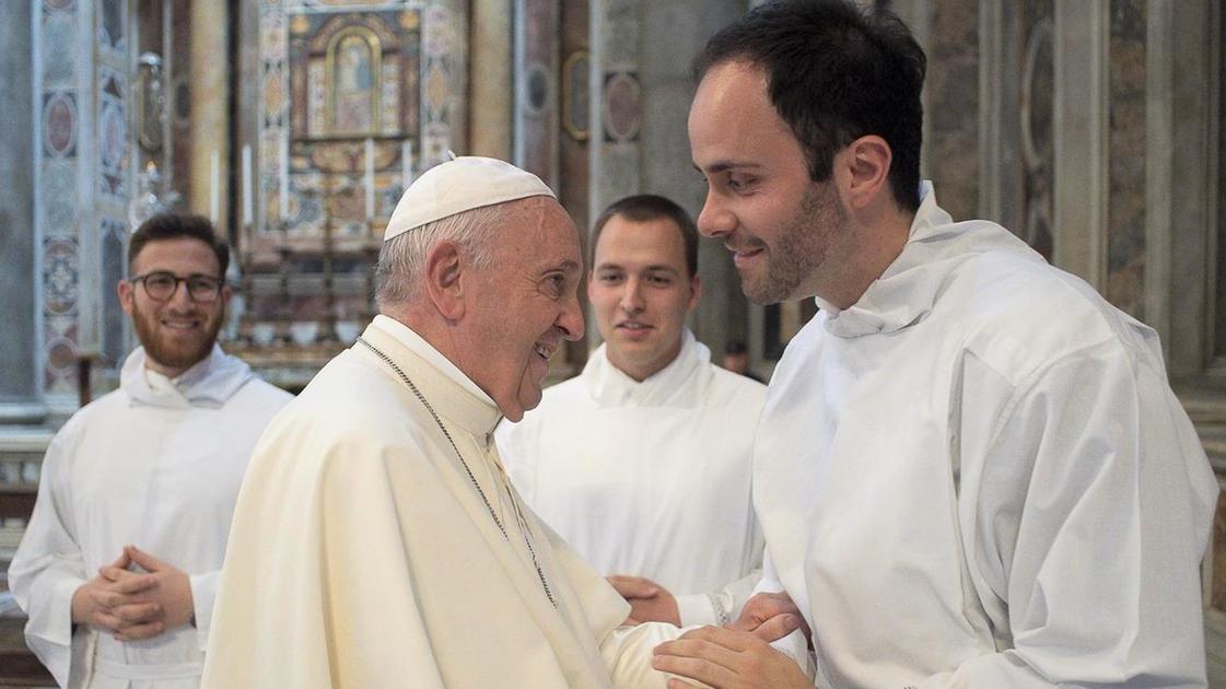 "Io, novizio alla messa del Papa. Era umile e vicino a tutti". Il ricordo di don Antonio Cini