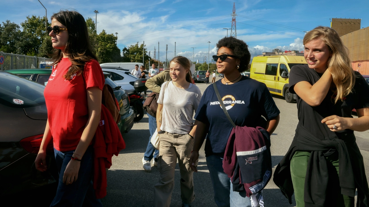 L'arrivo di Greta Thunberg alla Gkn (Foto Germogli) L'arrivo di Greta Thunberg alla Gkn (Foto Germogli)