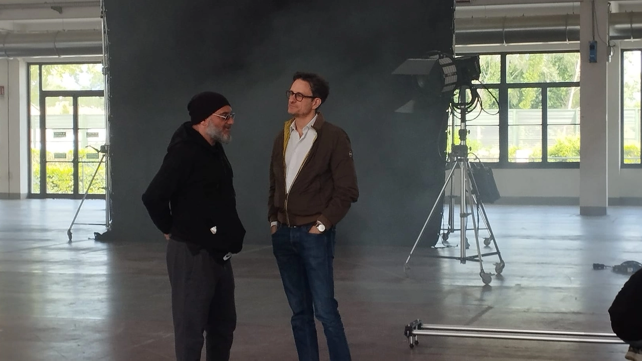 Emanuele Vietina, direttore generale di Lucca Crea, con Simone Bianchi sul set Emanuele Vietina, direttore generale di Lucca Crea, con Simone Bianchi sul set