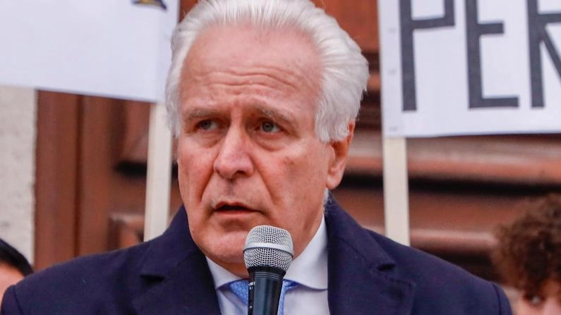 I cittadini chiedono da anni interventi per limitare il traffico, il rumore e la velocità di transito "Niente è stato fatto dopo l’ennesima raccolta firme degli abitanti. Ma non ci arrendiamo" . I cittadini chiedono da anni interventi per limitare il traffico, il rumore e la velocità di transito "Niente è stato fatto dopo l’ennesima raccolta firme degli abitanti. Ma non ci arrendiamo" .