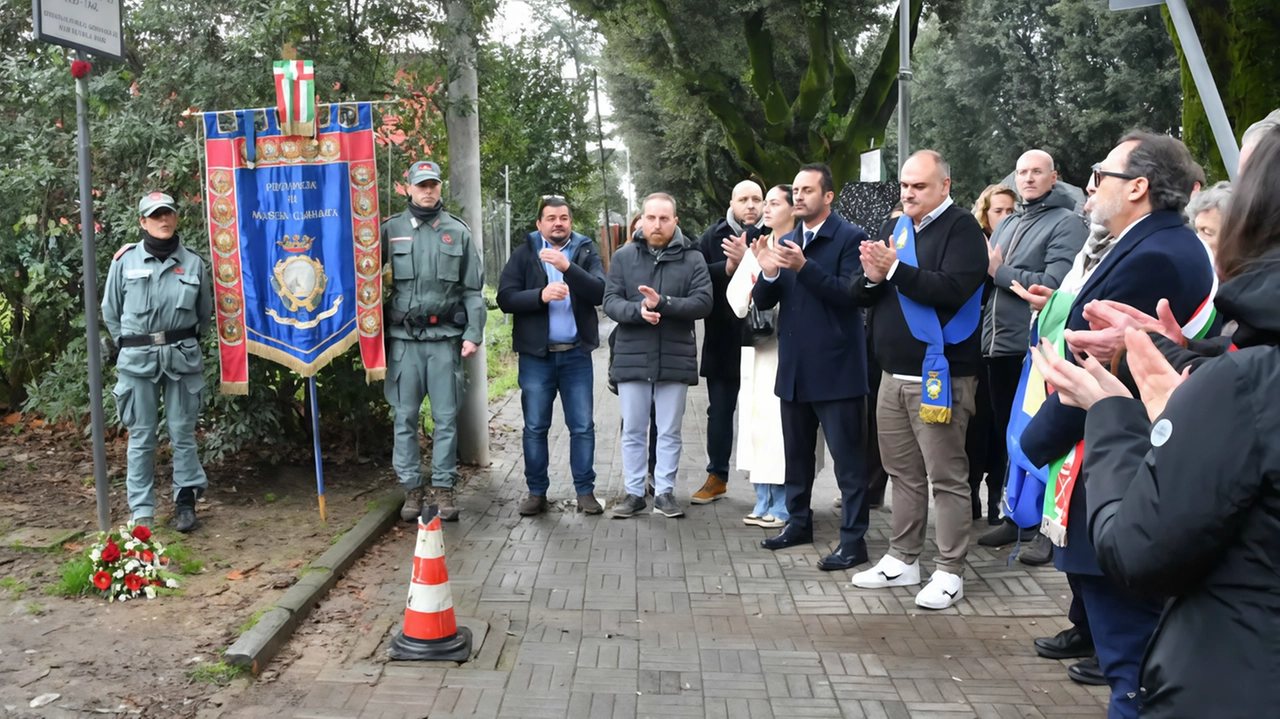 Il sindaco: " La nostra città ha accolto chi fu costretto a lasciare la propria terra". Una corona di fiori al parco del viale Roma intitolato a Norma Cossetto. Il sindaco: " La nostra città ha accolto chi fu costretto a lasciare la propria terra". Una corona di fiori al parco del viale Roma intitolato a Norma Cossetto.