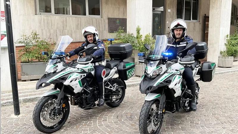 https://www.lanazione.it/image-service/view/acePublic/alias/contentid/ZDc3N2ZhYjItNjE2YS00/0/polizia-locale.jpeg?f=16:9&w=1200&h=630