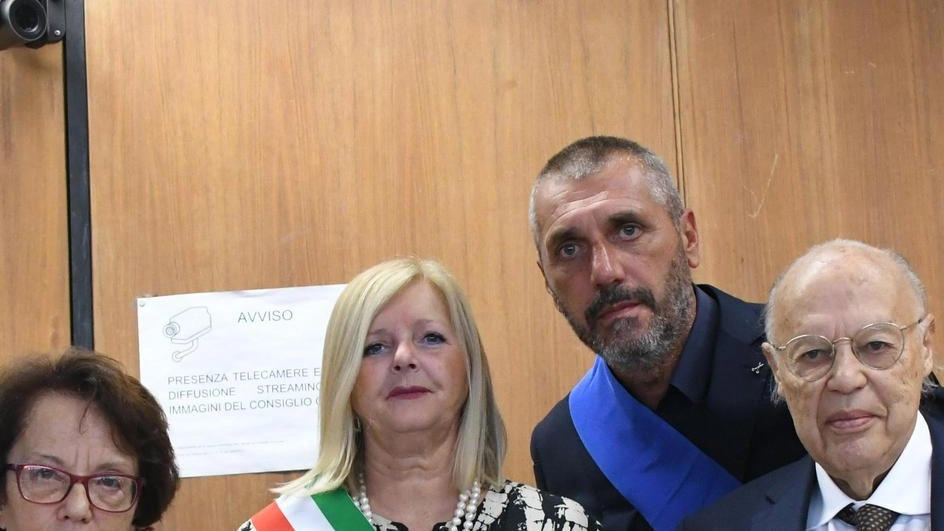 Ammissione di colpa per non aver votato la cittadinanza ai fratelli Pesaro. Il siriano: "in quel momento ha prevalso il pensiero alla Palestina". La sindaca: "ha sbagliato, ma vanno criticate le politiche di Israele". Ammissione di colpa per non aver votato la cittadinanza ai fratelli Pesaro. Il siriano: "in quel momento ha prevalso il pensiero alla Palestina". La sindaca: "ha sbagliato, ma vanno criticate le politiche di Israele".