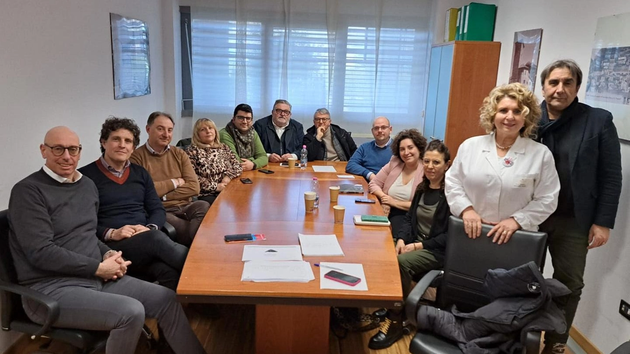 Sindaci e assessori con il direttore dell’ospedale Teresa Tedesco Sindaci e assessori con il direttore dell’ospedale Teresa Tedesco