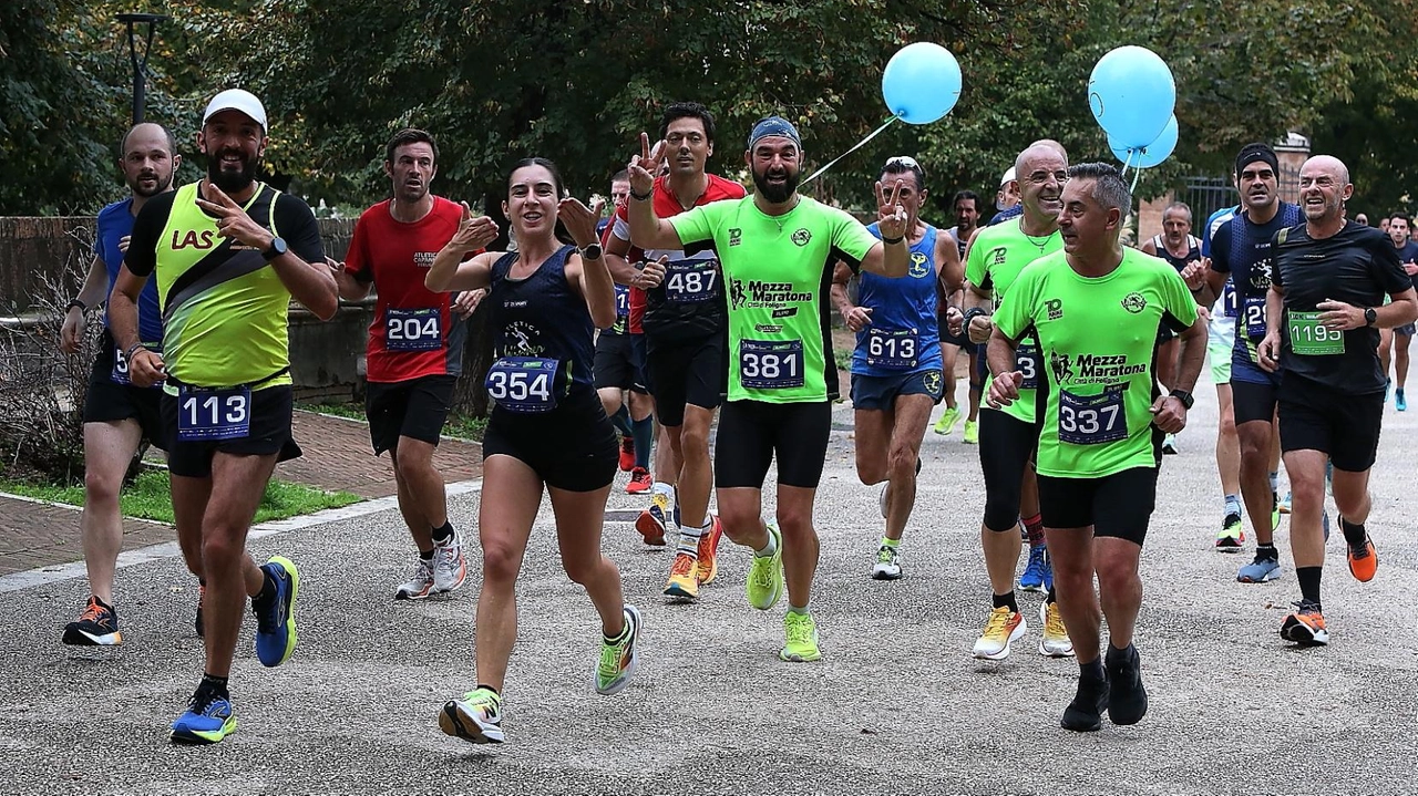 La decima Mezza Maratona Città di Foligno si conclude con successo: Simon Kibet Loitanyang e Laura Ribigini trionfano, grande partecipazione e soddisfazione per l'Atletica Winner. La decima Mezza Maratona Città di Foligno si conclude con successo: Simon Kibet Loitanyang e Laura Ribigini trionfano, grande partecipazione e soddisfazione per l'Atletica Winner.