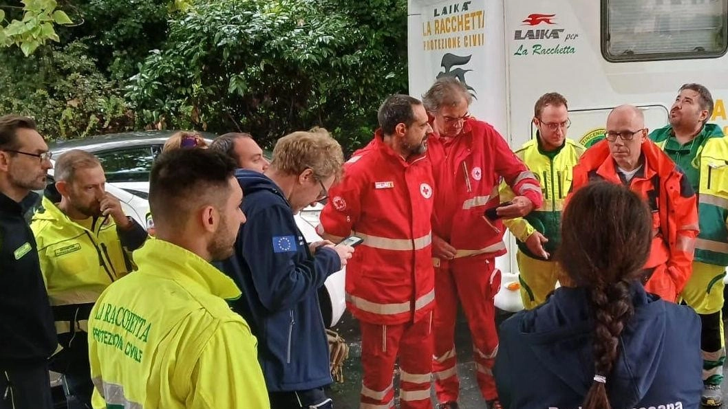 Il Gruppo di Protezione Civile della Pubblica Assistenza ’L’Avvenire’ Prato e la Misericordia di Prato si uniscono per soccorrere le popolazioni alluvionate dell’Emilia Romagna. Volontari attivi a Lugo di Romagna e in altre zone colpite, pronti a fornire supporto anche a livello nazionale. Il Gruppo di Protezione Civile della Pubblica Assistenza ’L’Avvenire’ Prato e la Misericordia di Prato si uniscono per soccorrere le popolazioni alluvionate dell’Emilia Romagna. Volontari attivi a Lugo di Romagna e in altre zone colpite, pronti a fornire supporto anche a livello nazionale.