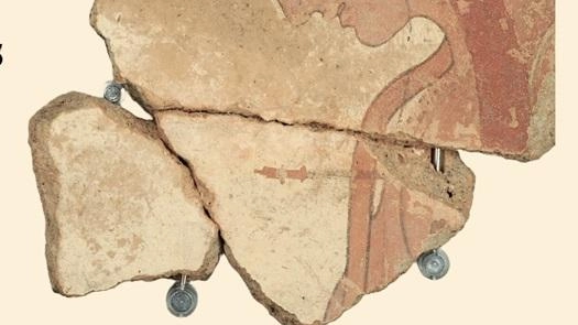 Lastra in terracotta dipinta con giovane in abiti da viaggio, 500 a.C., al Museo Archeologico di Firenze Lastra in terracotta dipinta con giovane in abiti da viaggio, 500 a.C., al Museo Archeologico di Firenze