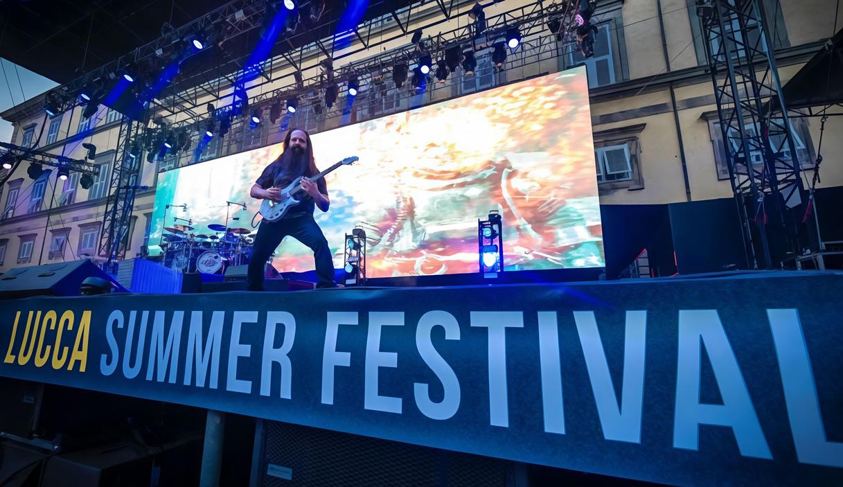 Il Summer entra nel vivo. Show dei “Dream Theater“ aspettando il magico Santana Il Summer entra nel vivo. Show dei “Dream Theater“ aspettando il magico Santana
