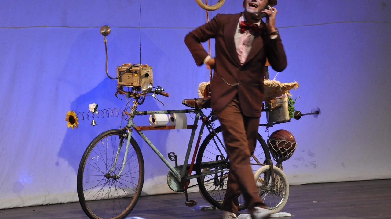 Domenica 9 febbraio (ore 16.30) sarà la volta di «Tranquilli», diretto e interpretato da André Casaca. Una produzione Teatro C’art Comic Education Italia Domenica 9 febbraio (ore 16.30) sarà la volta di «Tranquilli», diretto e interpretato da André Casaca. Una produzione Teatro C’art Comic Education Italia