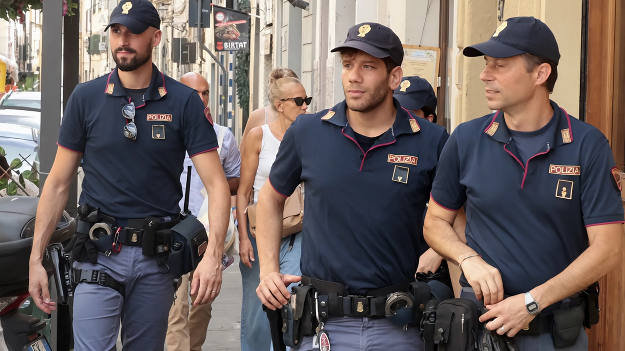 Il ministro Piantedosi promuove le zone rosse: "Contrastiamo aggressioni e violenze". Il questore: "Raddoppiati gli agenti in tramvia". I sottosegretari: "Sollicciano, caso complesso". Il ministro Piantedosi promuove le zone rosse: "Contrastiamo aggressioni e violenze". Il questore: "Raddoppiati gli agenti in tramvia". I sottosegretari: "Sollicciano, caso complesso".