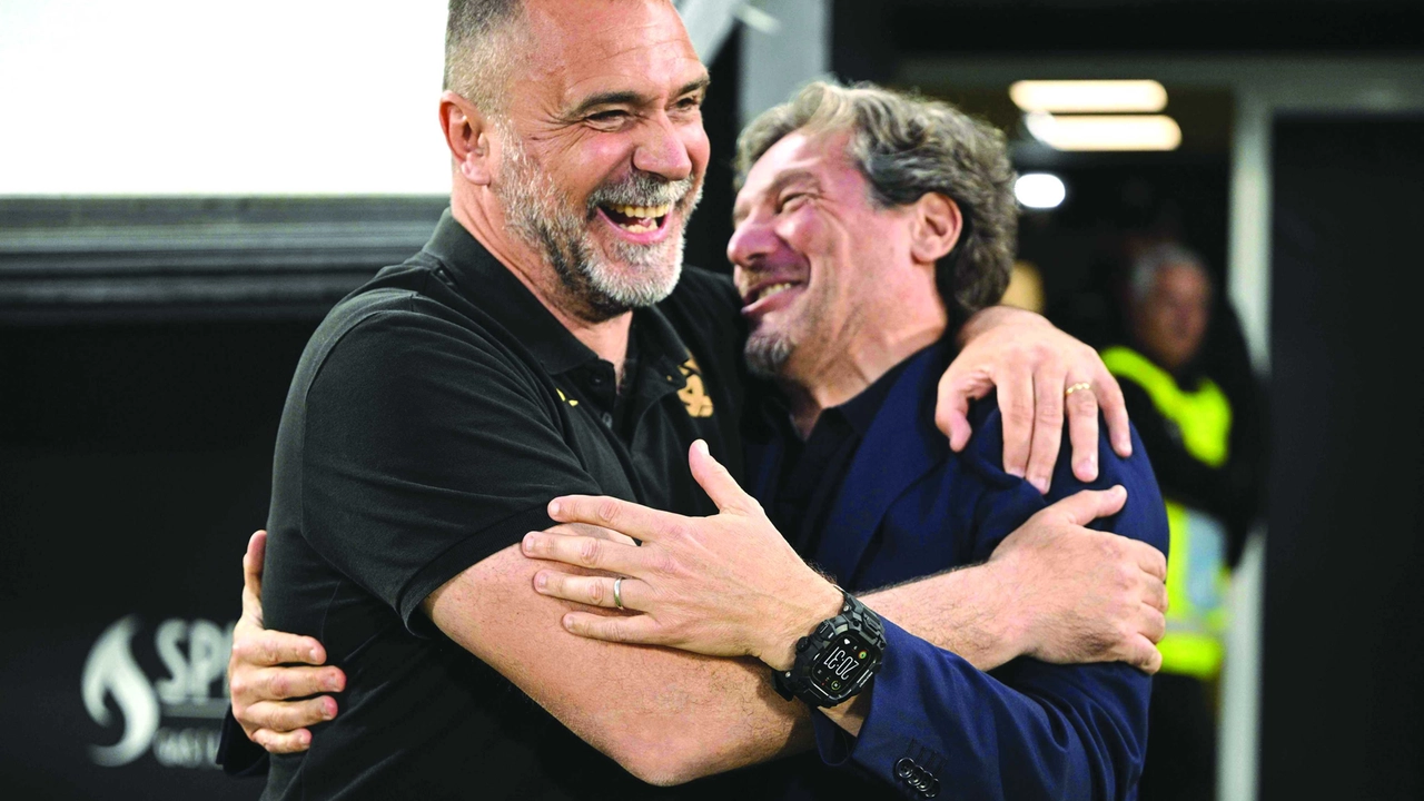 I tecnici di Spezia e Cremonese: Luca D'Angelo (53) e Giovanni Stroppa (57) I tecnici di Spezia e Cremonese: Luca D'Angelo (53) e Giovanni Stroppa (57)