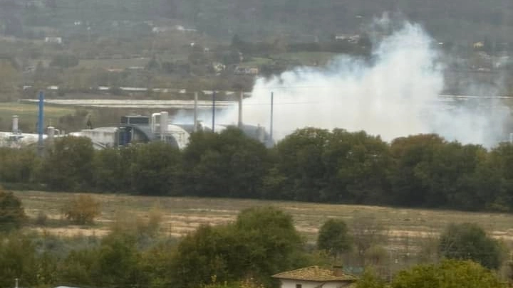 Esplosione nell'azienda orafa, sul posto vigili del fuoco e 118