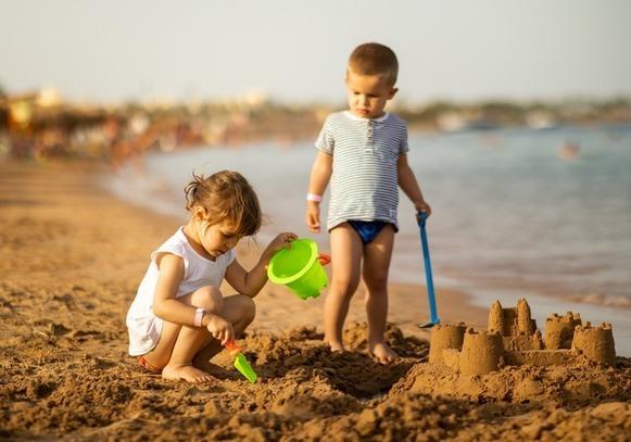 https://www.lanazione.it/image-service/view/acePublic/alias/contentid/ZDcxN2ZlODQtZjk4OS00/0/castiglione-ancora-bandiera-verde-spiagge-a-misura-di-bambino.jpeg