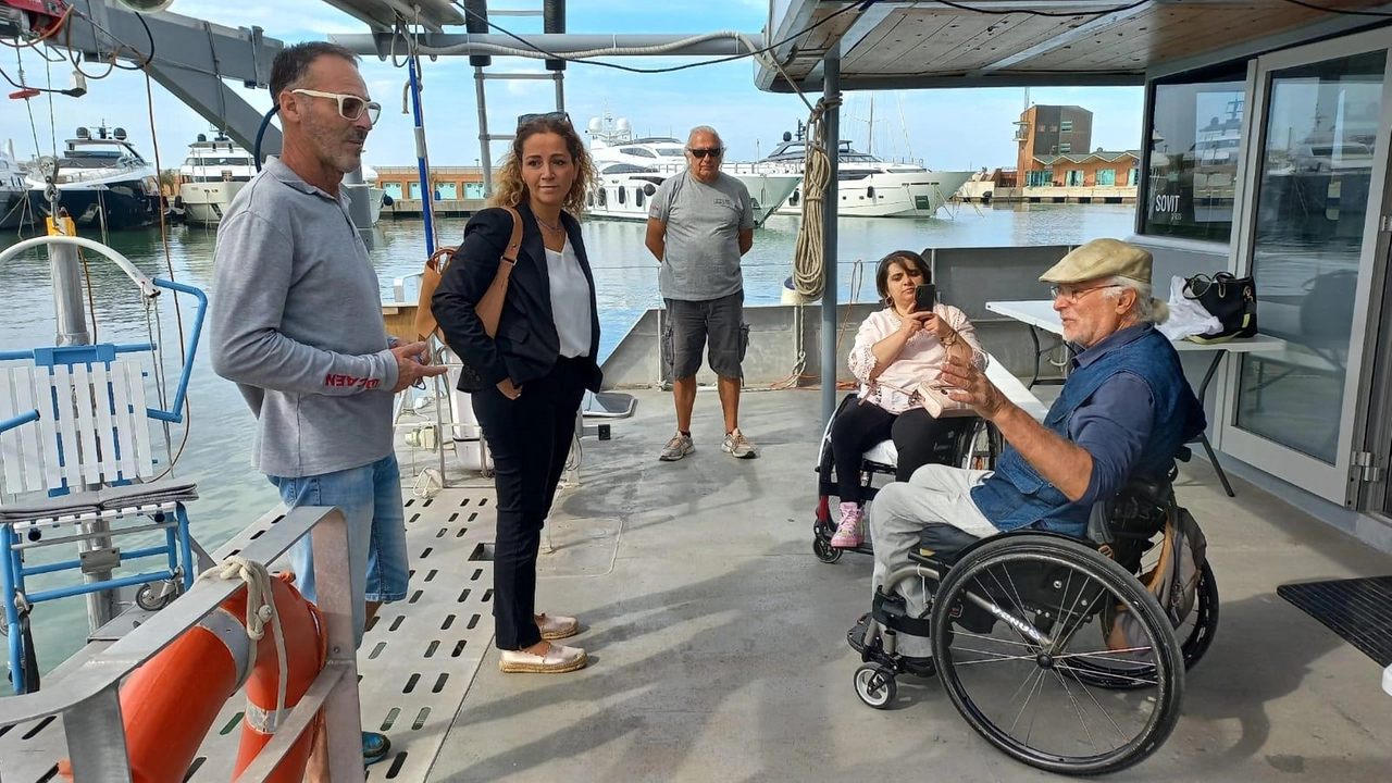 Ogni giorno saliranno a bordo 14 passeggeri per il progetto "vela senza barriere" della Onlus “Mare Oltre“ Ogni giorno saliranno a bordo 14 passeggeri per il progetto "vela senza barriere" della Onlus “Mare Oltre“