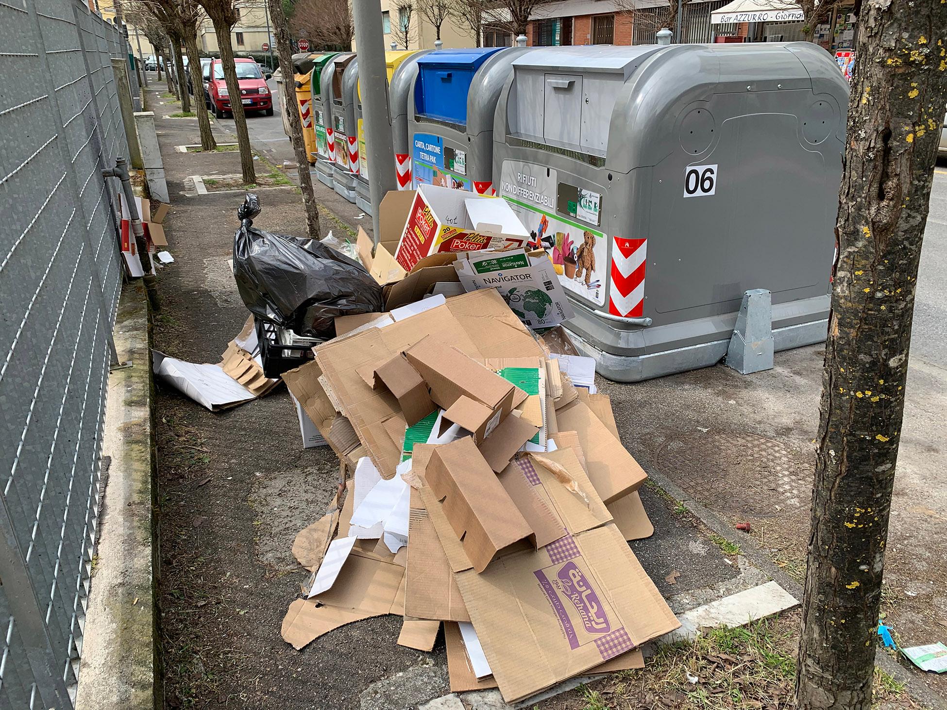 Rifiuti, indietro tutta: tornano i cassonetti Rifiuti, indietro tutta: tornano i cassonetti