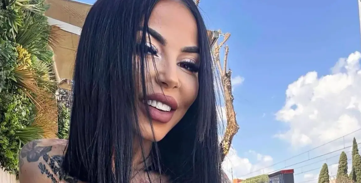 Giovane donna scomparsa a Prato: telefoni spenti, auto ritrovata. L’ansia della famiglia
