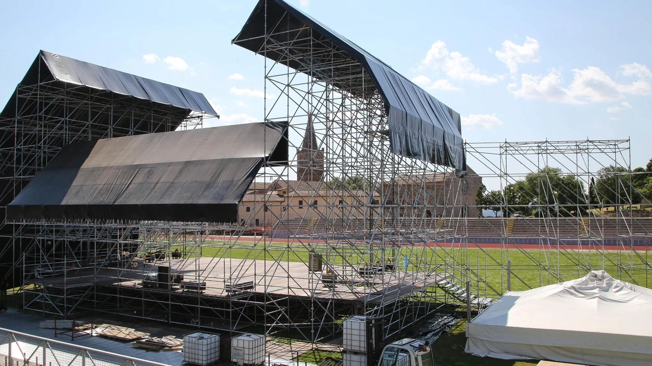 Allestire l’Arena Santa Giuliana costa intorno ai 400mila euro all’anno Allestire l’Arena Santa Giuliana costa intorno ai 400mila euro all’anno